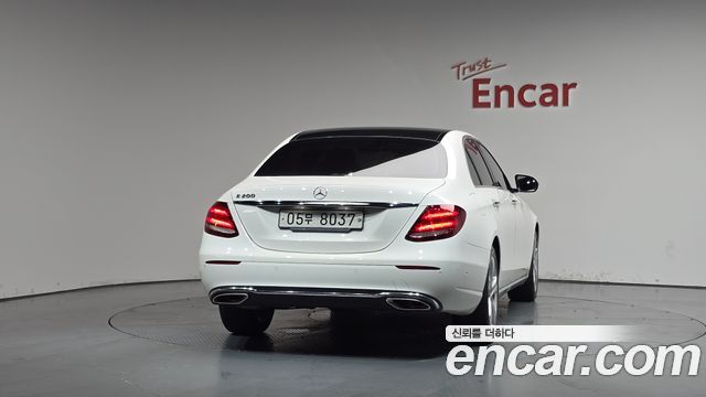 Mercedes-Benz E-Class E200 Avantgarde