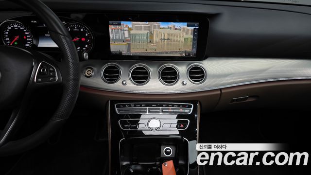 Mercedes-Benz E-Class E200 Avantgarde