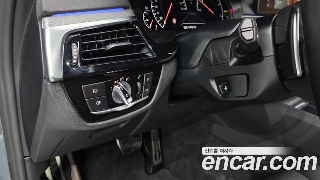 BMW 5-Series 520d xDrive M Sport Package Plus