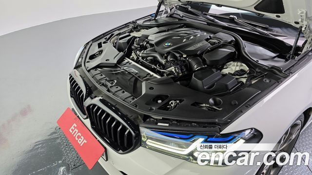 BMW 5-Series M550i xDrive