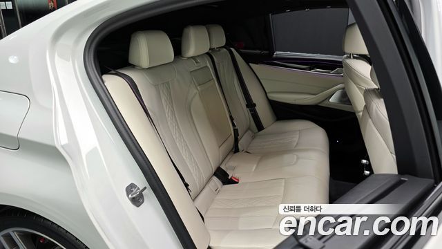BMW 5-Series M550i xDrive