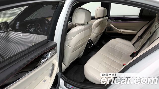 BMW 5-Series M550i xDrive