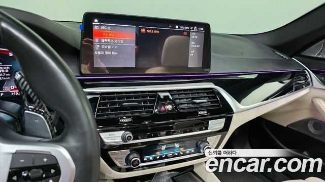 BMW 5-Series M550i xDrive