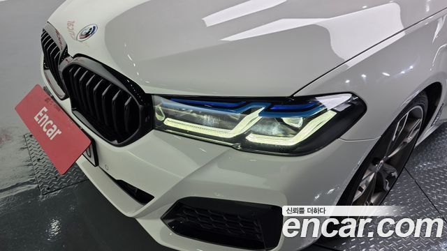 BMW 5-Series M550i xDrive