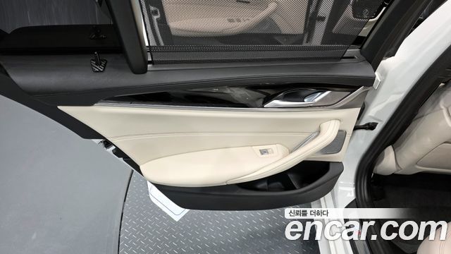 BMW 5-Series M550i xDrive
