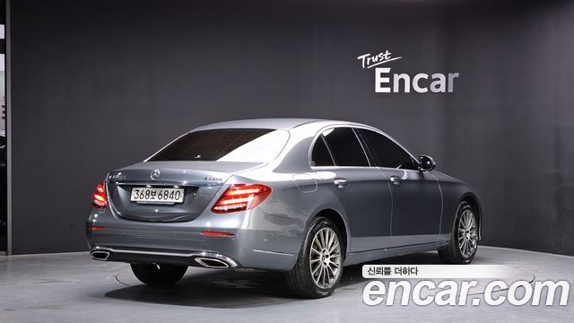 Mercedes-Benz E-Class E300 4MATIC Exclusive