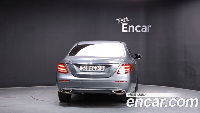 Mercedes-Benz E-Class E300 4MATIC Exclusive