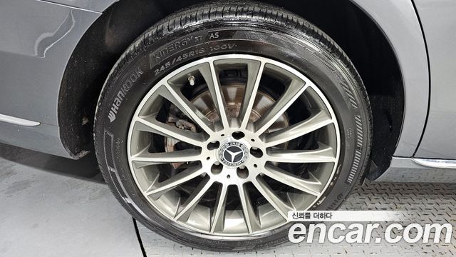 Mercedes-Benz E-Class E300 4MATIC Exclusive