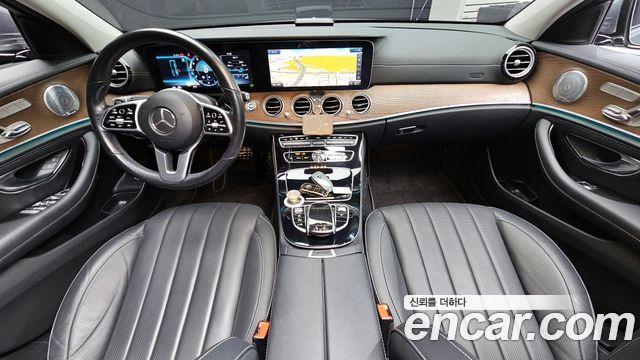 Mercedes-Benz E-Class E300 4MATIC Exclusive