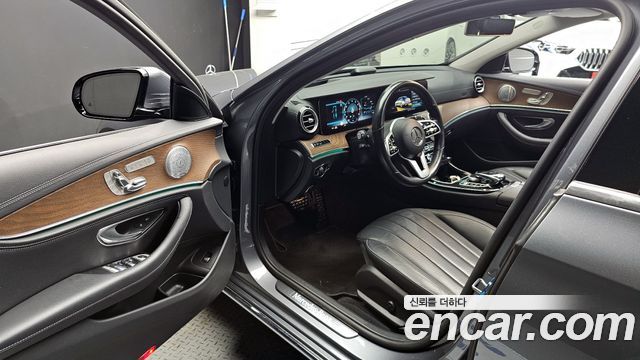 Mercedes-Benz E-Class E300 4MATIC Exclusive