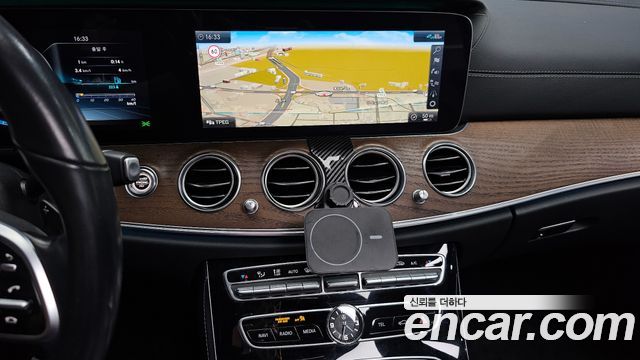 Mercedes-Benz E-Class E300 4MATIC Exclusive