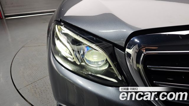 Mercedes-Benz E-Class E300 4MATIC Exclusive