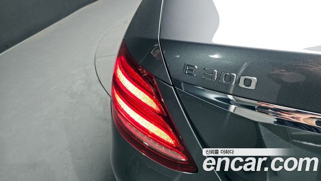 Mercedes-Benz E-Class E300 4MATIC Exclusive