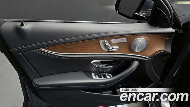 Mercedes-Benz E-Class E300 4MATIC Exclusive