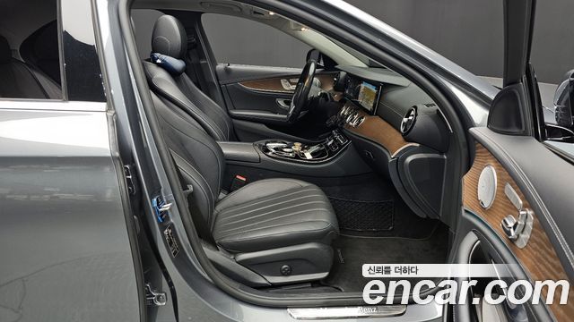 Mercedes-Benz E-Class E300 4MATIC Exclusive