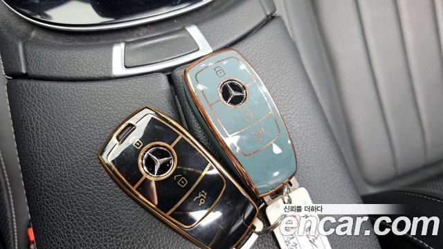 Mercedes-Benz E-Class E300 4MATIC Exclusive