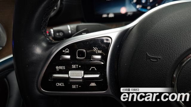 Mercedes-Benz E-Class E300 4MATIC Exclusive