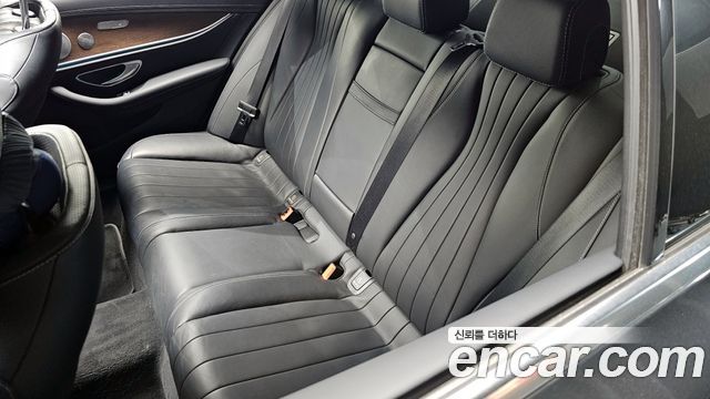 Mercedes-Benz E-Class E300 4MATIC Exclusive