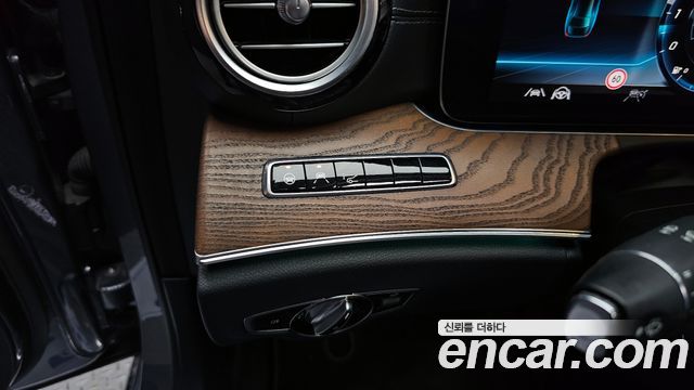 Mercedes-Benz E-Class E300 4MATIC Exclusive