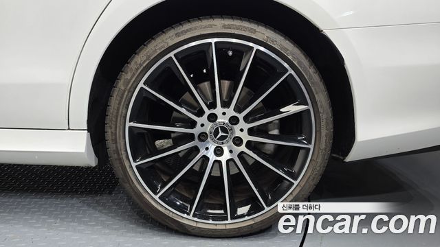 Mercedes-Benz E-Class E350 4MATIC AMG Line