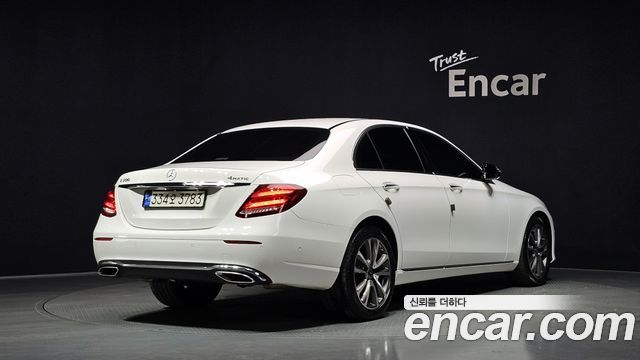 Mercedes-Benz E-Class E300 4MATIC Avnatgarde