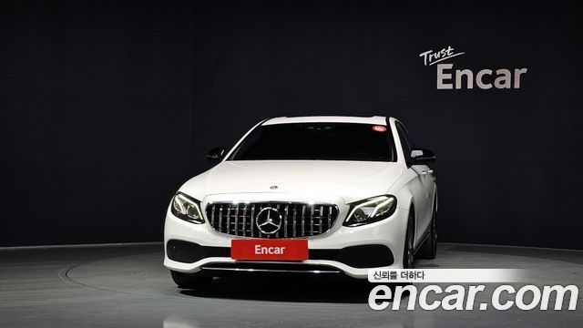 Mercedes-Benz E-Class E300 4MATIC Avnatgarde