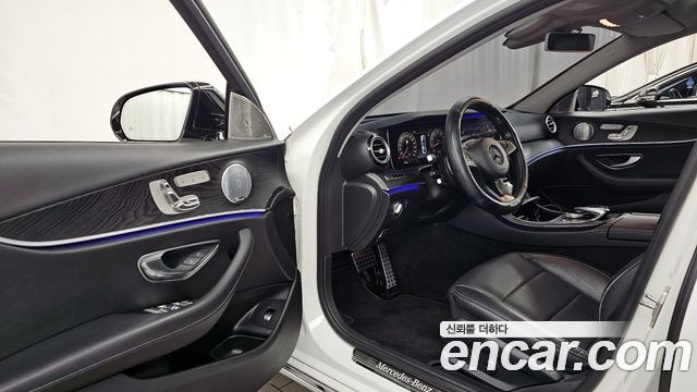Mercedes-Benz E-Class E300 4MATIC Avnatgarde
