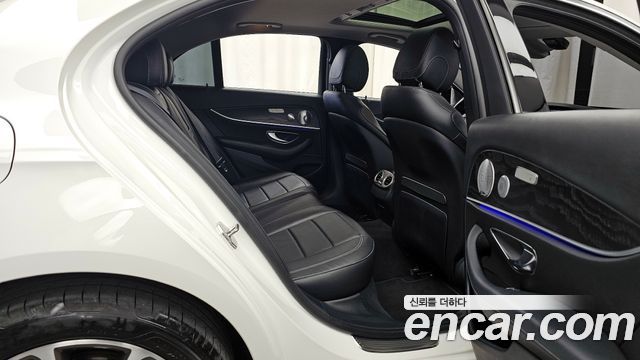 Mercedes-Benz E-Class E300 4MATIC Avnatgarde