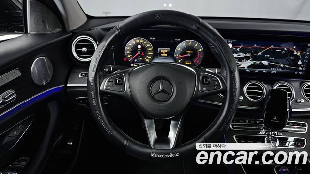 Mercedes-Benz E-Class E300 4MATIC Avnatgarde