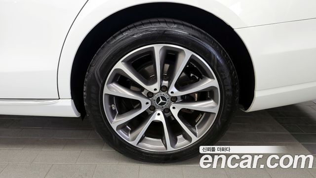 Mercedes-Benz E-Class E300 4MATIC Avnatgarde