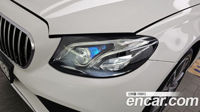 Mercedes-Benz E-Class E300 4MATIC Avnatgarde