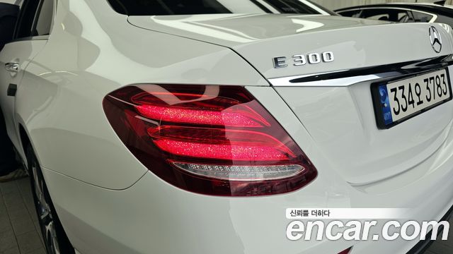 Mercedes-Benz E-Class E300 4MATIC Avnatgarde