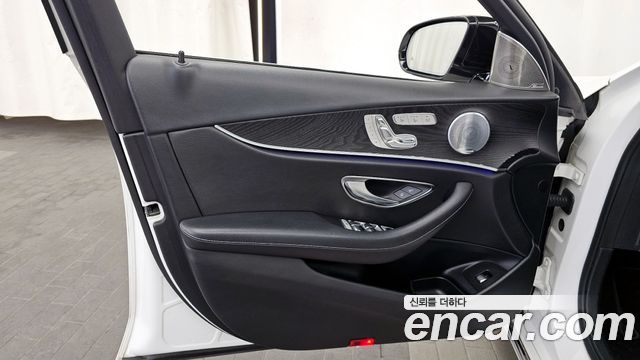 Mercedes-Benz E-Class E300 4MATIC Avnatgarde