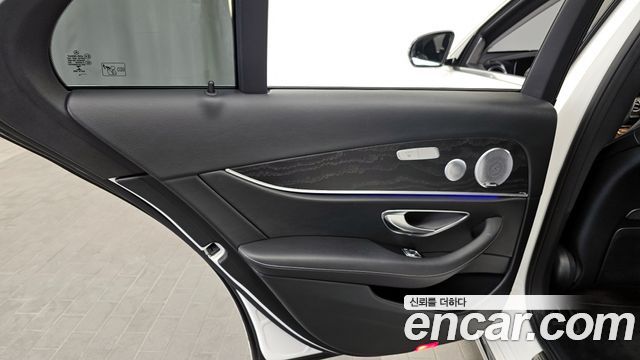 Mercedes-Benz E-Class E300 4MATIC Avnatgarde