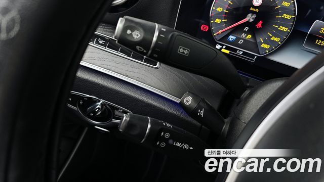 Mercedes-Benz E-Class E300 4MATIC Avnatgarde