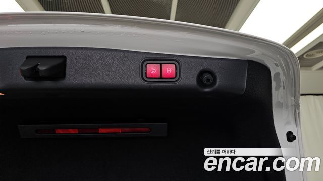 Mercedes-Benz E-Class E300 4MATIC Avnatgarde