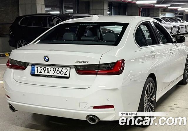 BMW 3-Series 320i