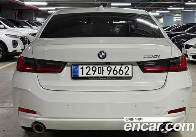BMW 3-Series 320i