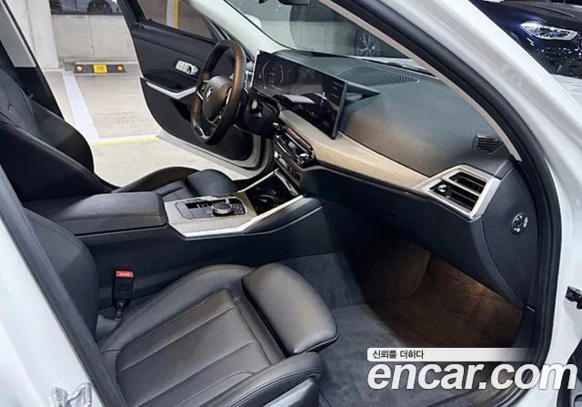 BMW 3-Series 320i