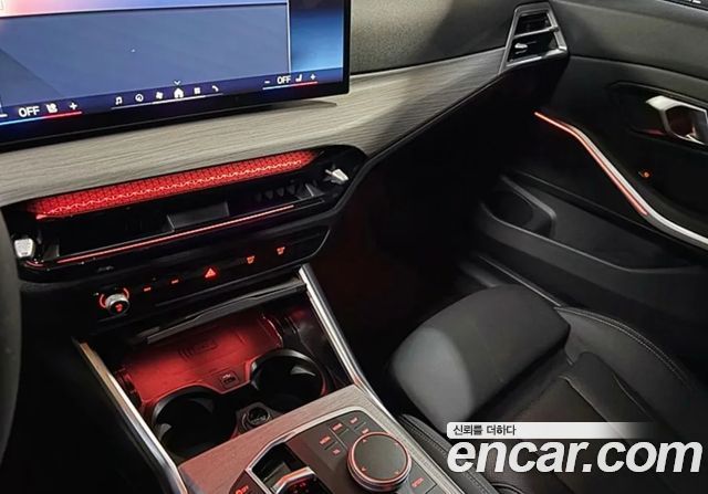 BMW 3-Series 320i