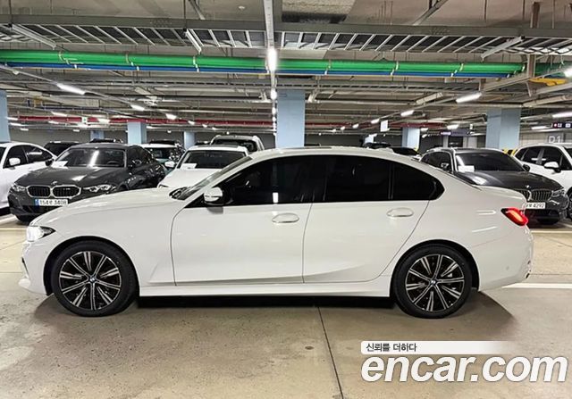 BMW 3-Series 320i