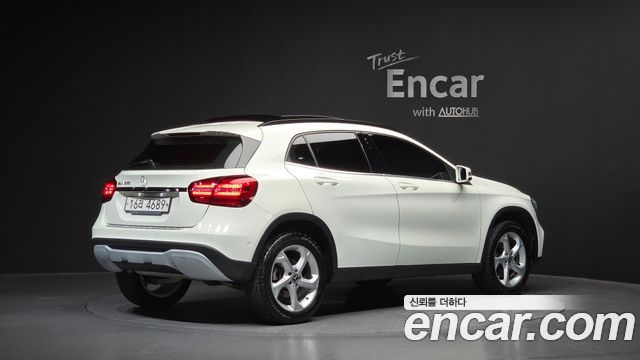 Mercedes-Benz GLA-Class GLA220