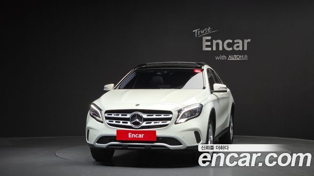 Mercedes-Benz GLA-Class GLA220