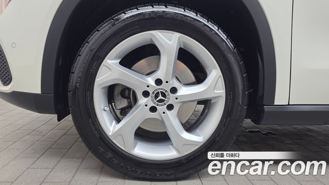 Mercedes-Benz GLA-Class GLA220