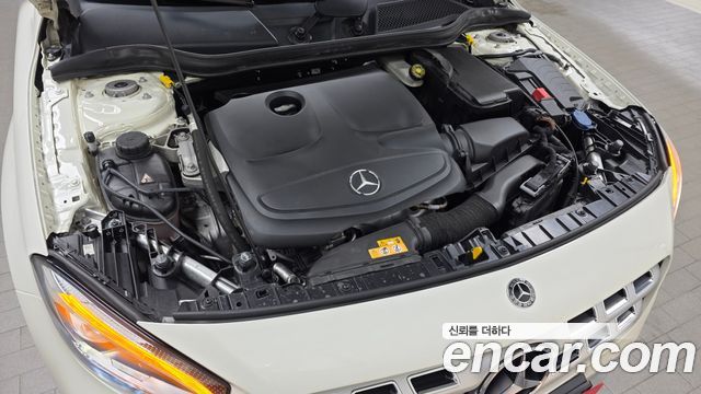 Mercedes-Benz GLA-Class GLA220