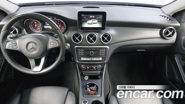Mercedes-Benz GLA-Class GLA220