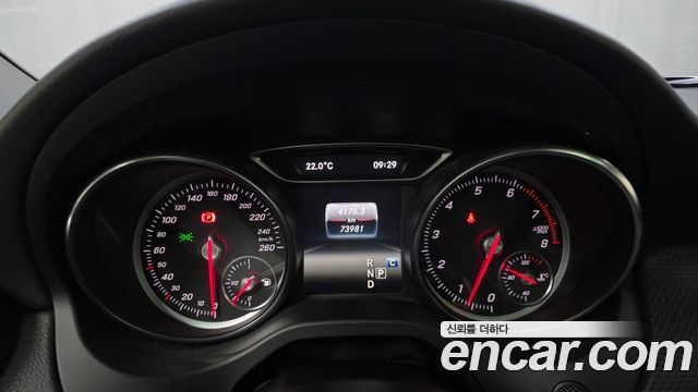 Mercedes-Benz GLA-Class GLA220