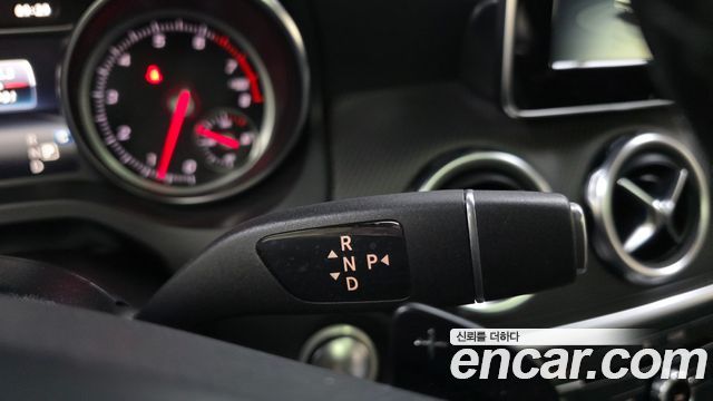 Mercedes-Benz GLA-Class GLA220