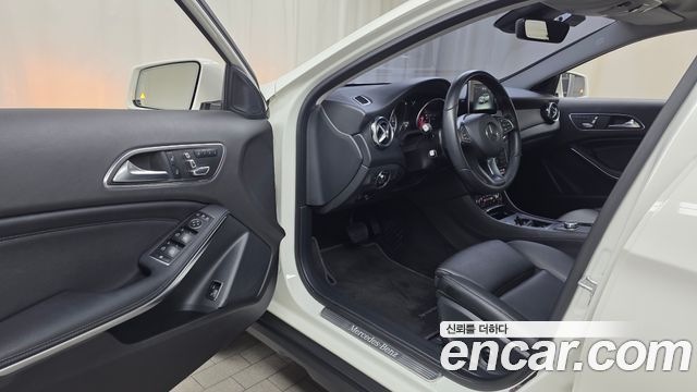Mercedes-Benz GLA-Class GLA220