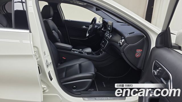 Mercedes-Benz GLA-Class GLA220